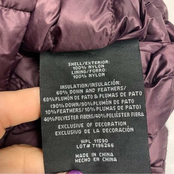 HeatKeep size medium puffer coat dark purple color does have a flaw on arm - Picture 6 of 9